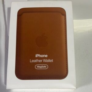Apple Leather MagSafe Wallet in Saddle Brown